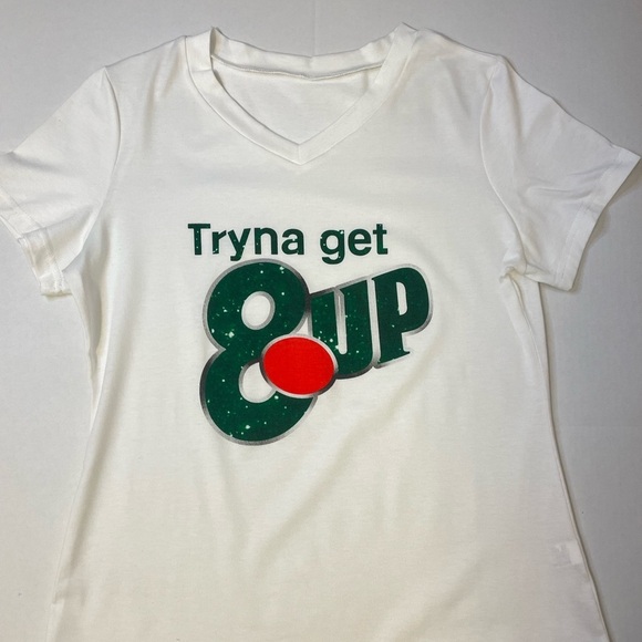 NEW TRENDY WHITE V-NECK SHORT SLEEVE GREEN AND RED GRAPHIC - Picture 5 of 6